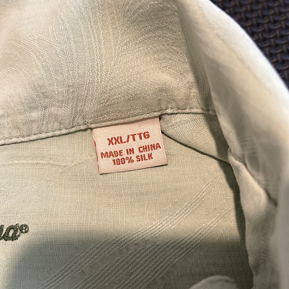 Men’s Tommy Bahama Short Sleeved Button Down - Picture 5 of 5